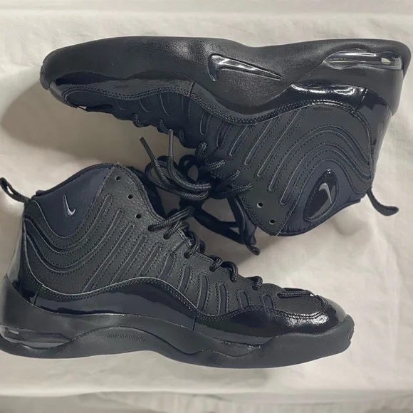 "PRE-OWNED" *RARE FIND* BOYS SIZE 7 NIKE AIR BAKIN SHOE "BLACKOUT" *WORN ONCE*